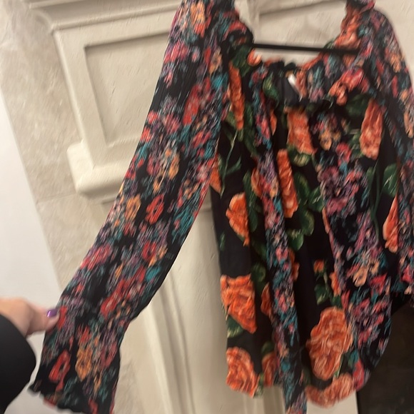 Free People floral off the shoulder top. Size medium. Never worn. - Picture 2 of 6